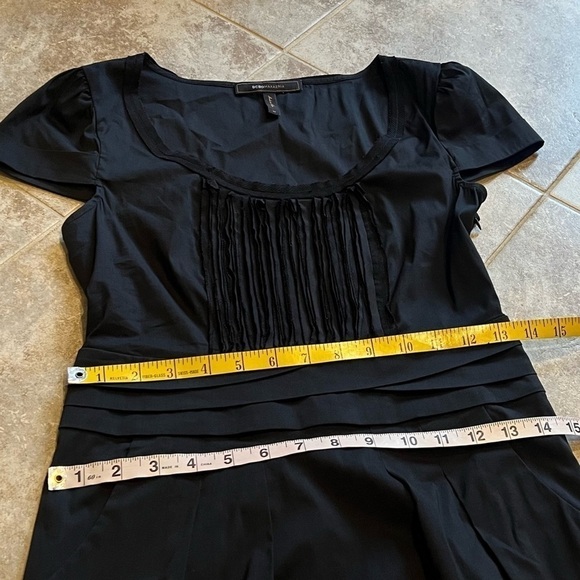 BCBG Maxazria Scoop Neck Cap Sleeve Ruffle Accent Pleated Mini Dress Black Sz 2 - Picture 5 of 11